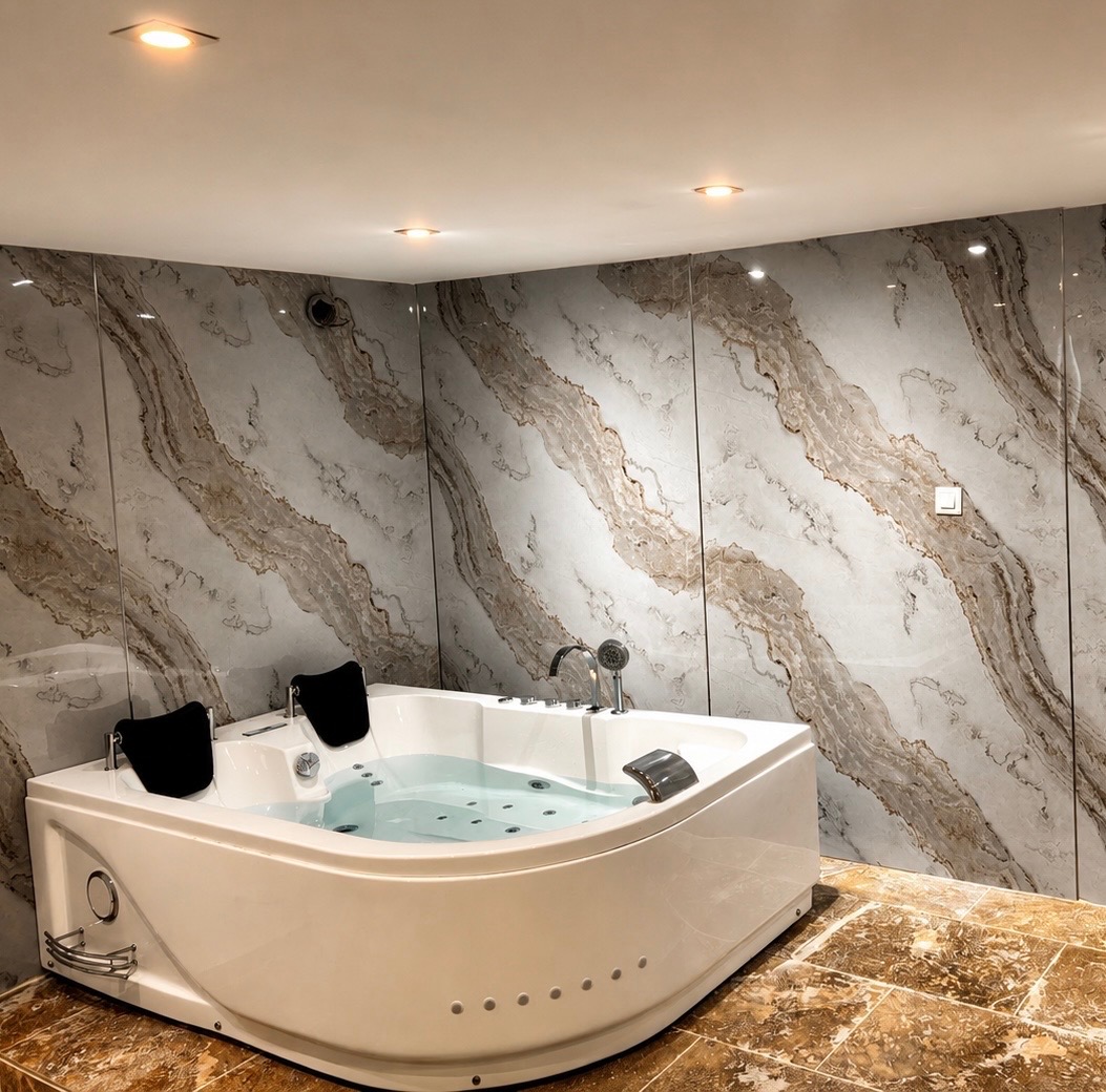 Jacuzzi privatif de la suite Dolce Notte