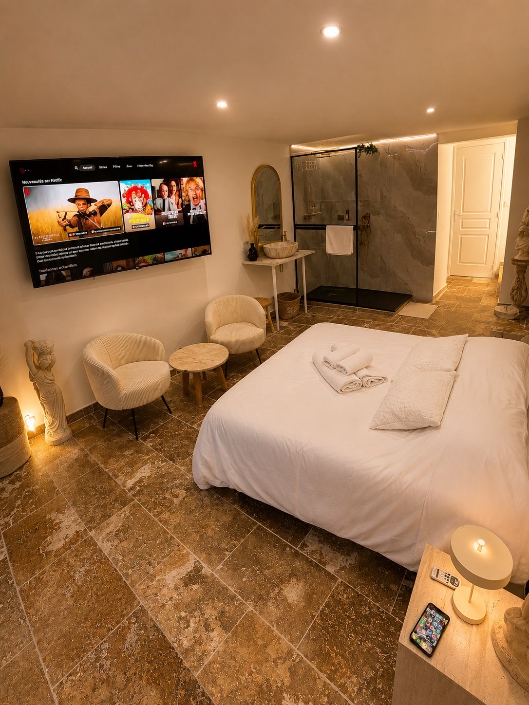 Lit et écran Netflix de la suite Dolce Notte